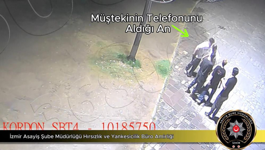 İzmir'de bıçakla bir vatandaşı tehdit ederek telefonunu gasp eden 3 kişi tutuklandı! - Resim : 2