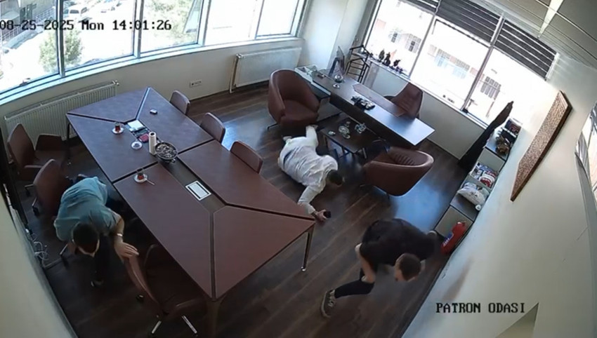 Bağcılar'da kumaş firmasına silahlı saldırı! O anlar kamerada - Resim : 1