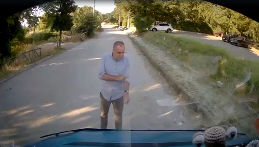 Birbirlerine girdiler! Savcı ve minibüs şoförü arasında trafik kavgası: Adli işlem başlatıldı - Resim : 2