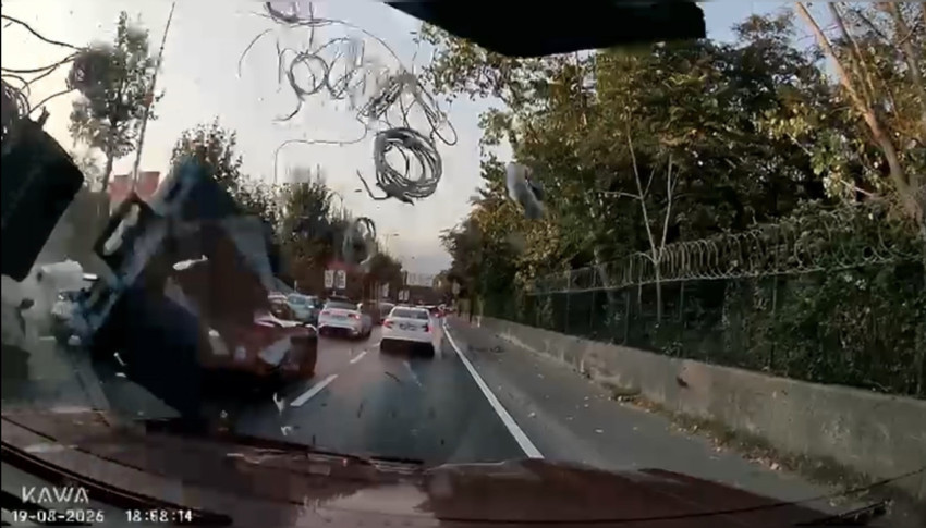 Sarıyer'de 4 otomobilin karıştığı kaza kamerada: 1 yaralı - Resim : 2