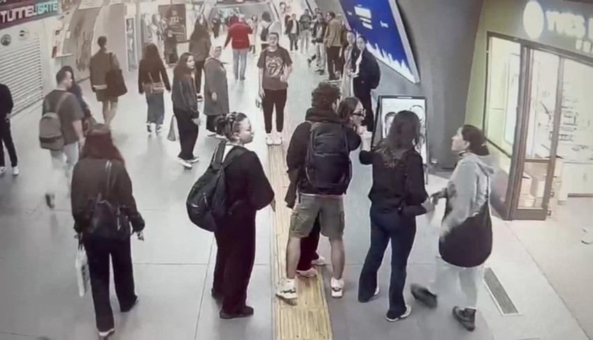Gayrettepe metro istasyonunda akılalmaz kavga: Hıncını alamayan kadınlardan biri yürüyen merdivenden aşağı düştü! - Resim : 2