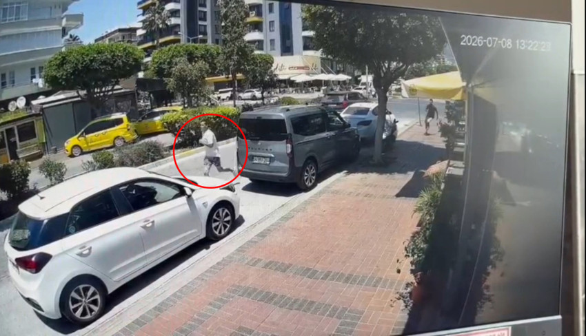 Antalya'da akıllara durgunluk veren olay! Markette hırsızlık yaptı, 10 yaşındaki çocuğun içinde olduğu arabayı kaçırdı! - Resim : 2