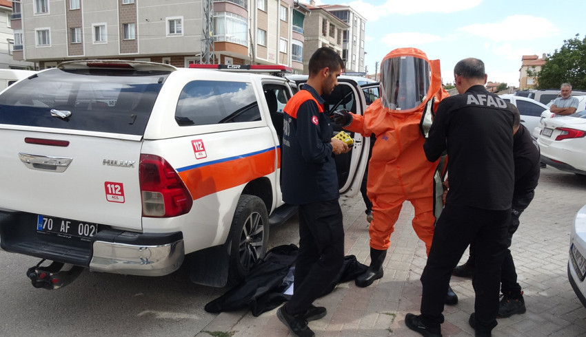Karı-koca &ouml;l&uuml; bulundu! Kimyasal alarmı: 11 katlı bina tahliye edildi - Resim : 4