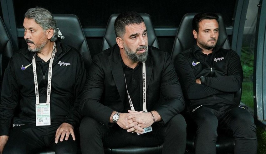 Süper Lig 4'ncüsü Eyüpspor'da Galatasaray maçı öncesinde büyük kriz! Arda Turan kara kara düşünüyor - Resim : 1