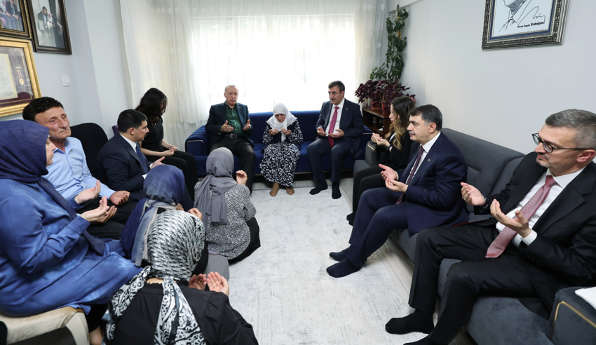 Erdoğan'dan şehit ailelerini duygulandıran ziyaret: Muzaffer Nine ile öyle bir şey istedi ki! Anında talimat verildi - Resim : 2