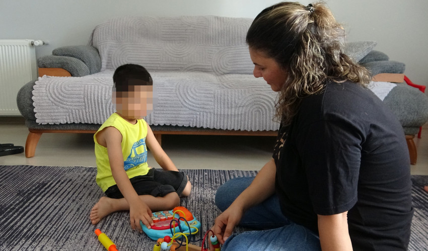 Bu görüntüler izleyenlerin yüreğini yaktı! Otizmli çocuğa eğitim merkezinde şiddet: Benim çocuğum mahvoldu - Resim : 3