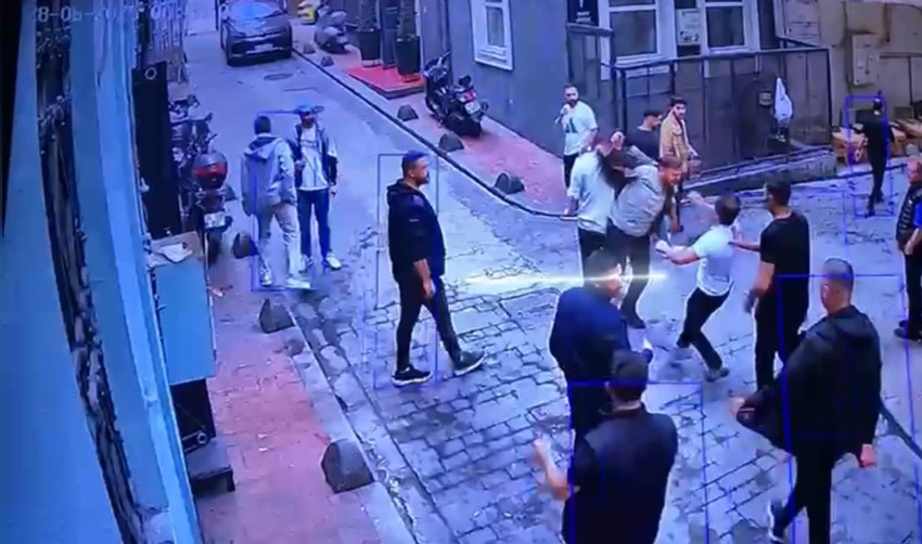 Eğlence mekanında beyzbol sopalı hesap kavgası: O anlar kamerada! - Resim : 1
