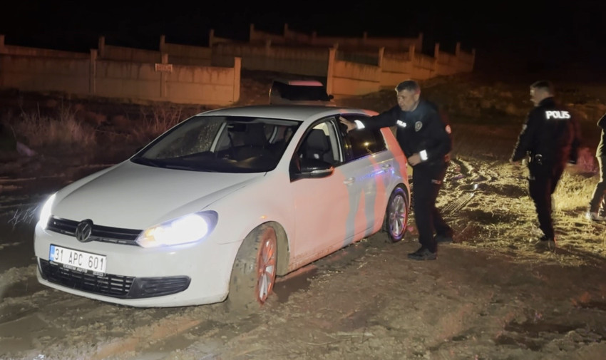 Niğde'de ayna çarpışması kanlı bitti! 2 kişiyi katletti, 