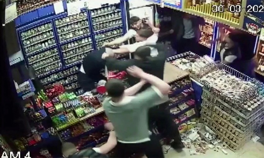 Sakarya'da tekel bayi önünde kan donduran saldırı! İşletme sahibi yaşadığı dehşet anlarını anlattı "Yerde yatıp ölümü bekledim" - Resim : 2