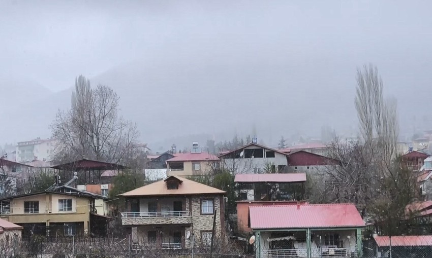 Meteorolojinin uyardığı yağışlı hava Adana'nın yüksek kesimlerinde etkili oldu. Otoyolda görüş mesafesi 10 metreye kadar düştü - Resim : 1