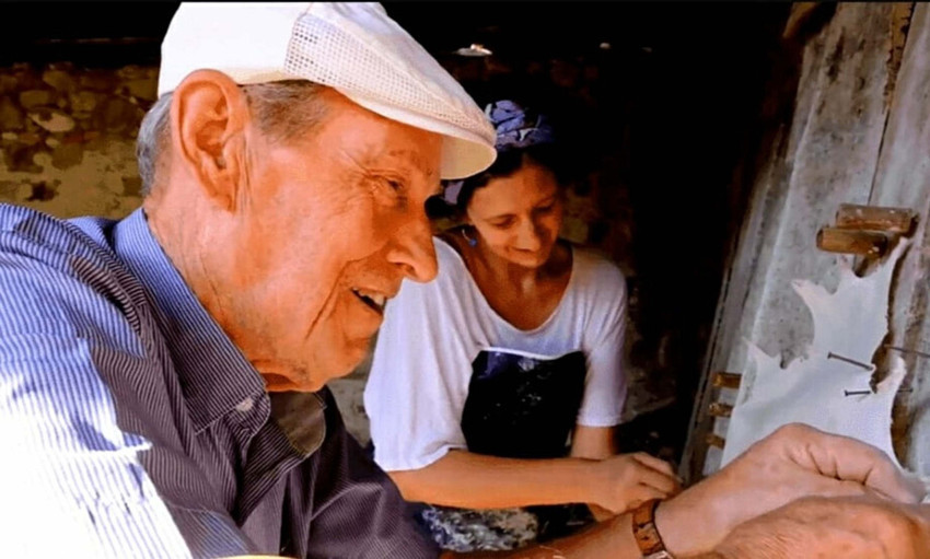 UNESCO "Yaşayan İnsan Hazinesi" unvanı vermişti! Parşömenin son büyük ustası İsmail Araç hayatını kaybetti: Binlerce yıllık gelenek yetim kaldı - Resim : 2