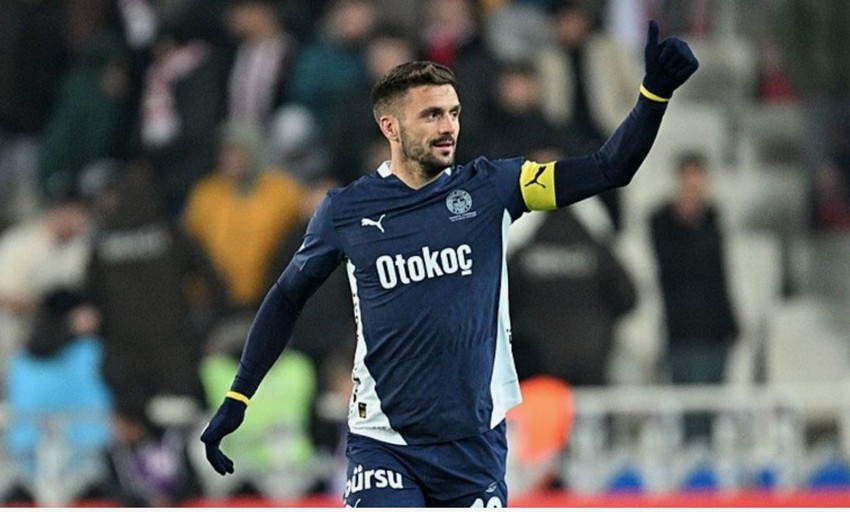 Fenerbahçe'de Ali Koç rakiplere 2 kupa hediye eden 36'lık yaşlı kurda haber gönderdi! Taraftar deliye döndü - Resim : 1