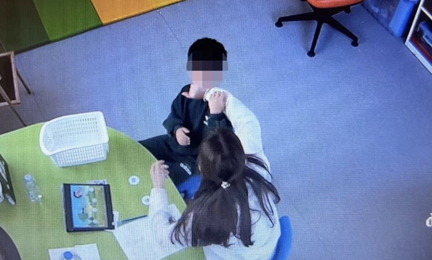 Bu görüntüler izleyenlerin yüreğini yaktı! Otizmli çocuğa eğitim merkezinde şiddet: Benim çocuğum mahvoldu - Resim : 4
