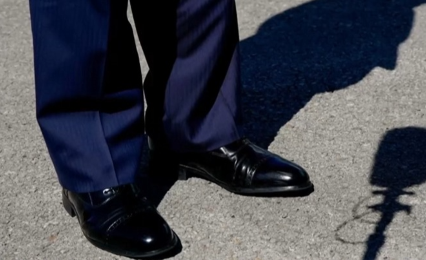 Beyaz Saray'da ilginç anlar! Büyük ayakkabının sırrı çözüldü: Trump hediye etmiş! - Resim : 2