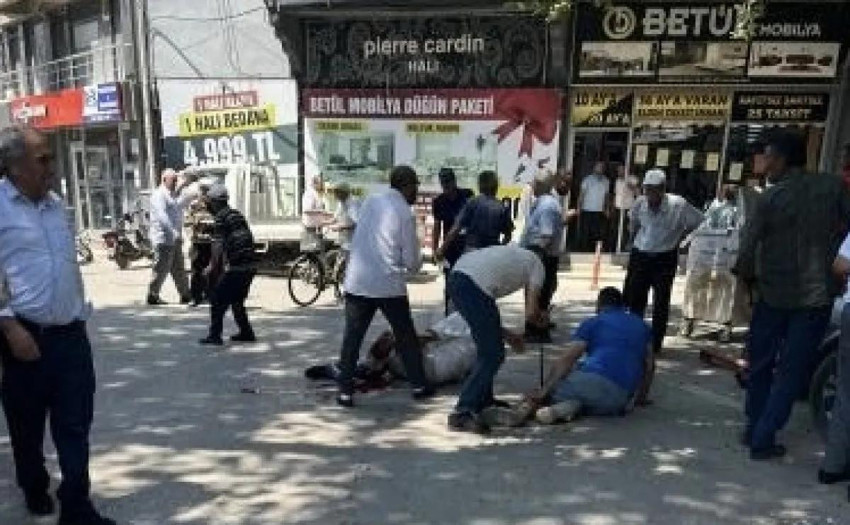 Bursa'da cuma namazı sonrası şoke eden saldırı: Camiden çıkanları hedef aldı - Resim : 1