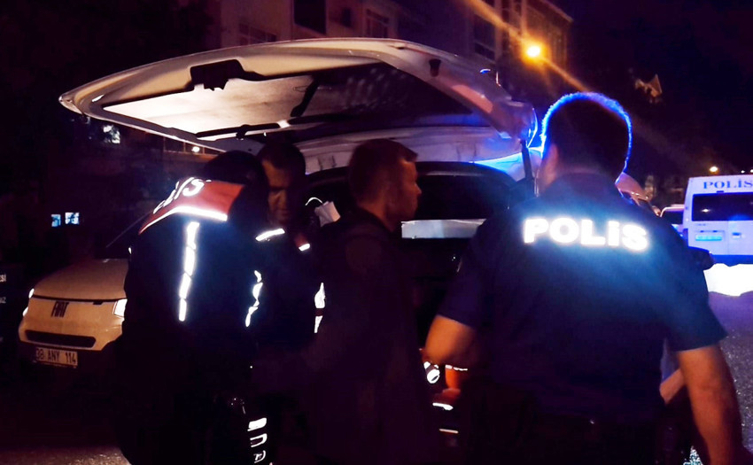 Aksaray'da kanlı hesaplaşma! Kızını kaçıran genci görünce dehşet saçtı - Resim : 1