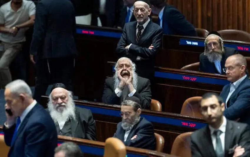 İsrail Meclisi'nde tansiyon yükseldi! Netanyahu kürsüye bile gidemedi!