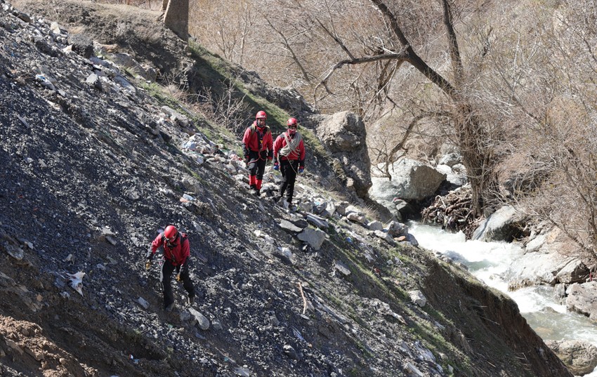 Hakkari'de kayıp kadını arama çalışmaları 9. gününde sürüyor - Resim : 1