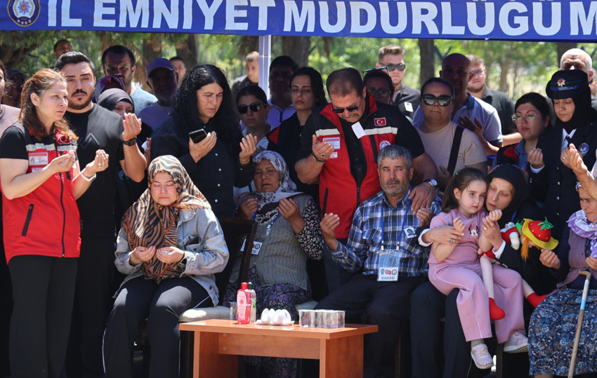 Şehit polisin eşinden yürekleri dağlayan veda: "Korkma Tayfun, cennete gidiyorsun!" - Resim : 2