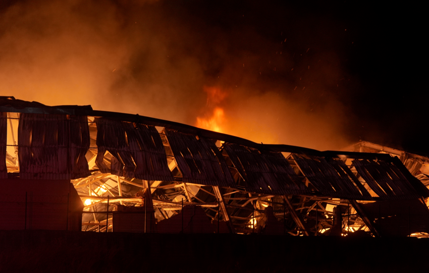 Arnavutköy'de fabrika yangını! Zaman zaman patlama sesleri duyuldu - Resim : 3