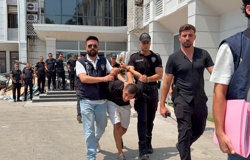 Mersin'de anne-kızı öldüren zanlı yurt dışına kaçma hazırlığındayken yakalandı - Resim : 2