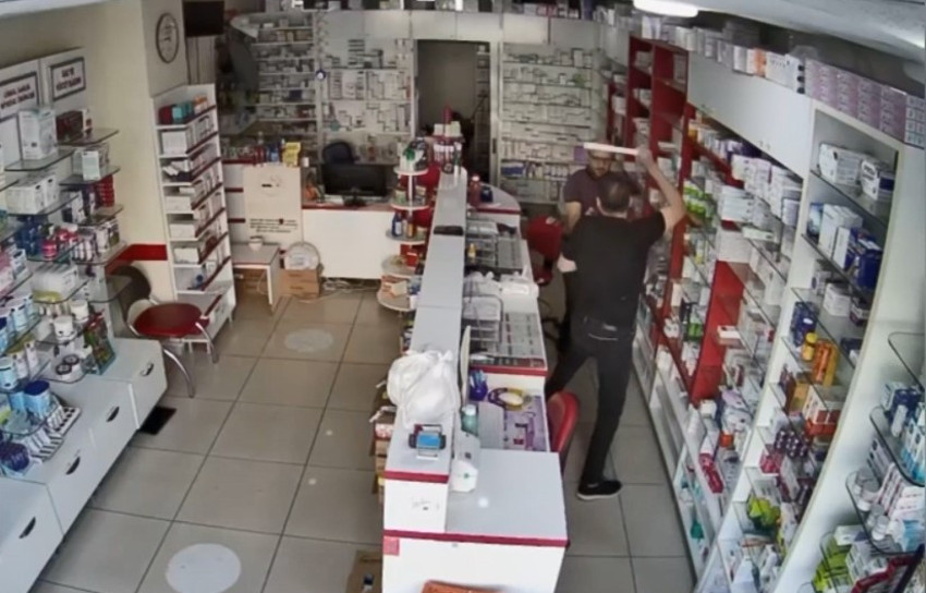 Şiddetin adresi bu kez bir eczane oldu! Muadil ilaç verdiği için eczacı kalfasının kafasını yardı - Resim : 2