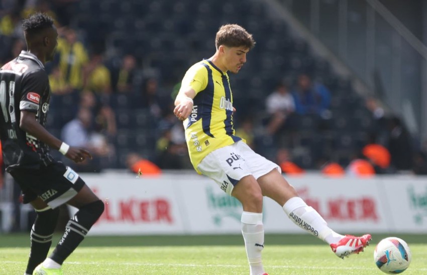 Fenerbahçe'de taraftardan Konyaspor maçında Jose Mourinho'ya mesaj! 2 Türk futbolcu alkışlandı, yabancılar ıslıklandı - Resim : 2
