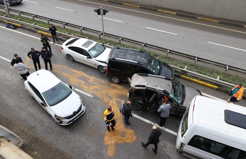 Trabzon'da zincirleme trafik kazası: 15 araç birbirine girdi! 8 yaralı - Resim : 2