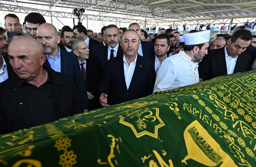 Mevlüt Çavuşoğlu'nun acı günü! Osman Çavuşoğlu son yolculuğuna uğurlandı - Resim : 11