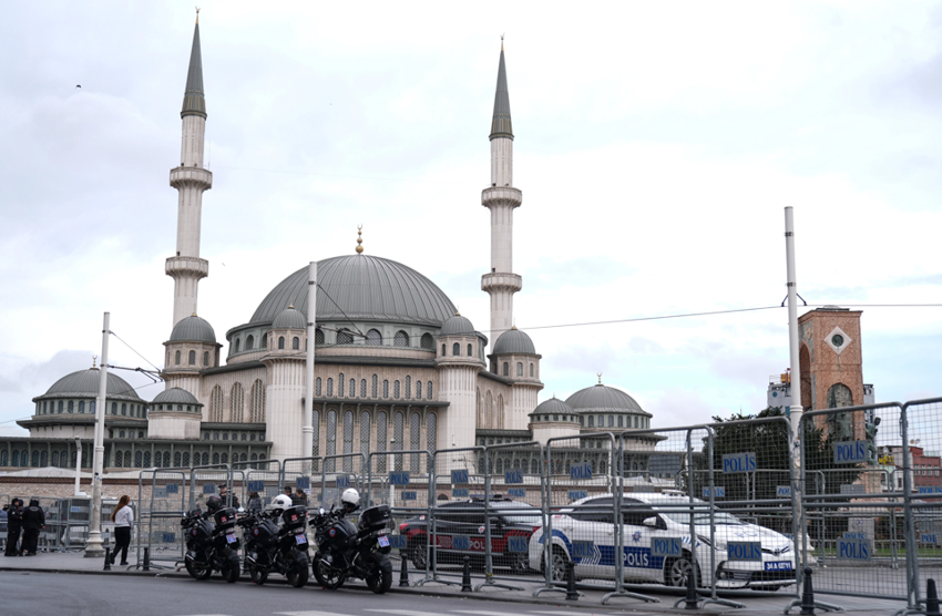 İşçiler 1 Mayıs'ta meydanlarda: Beşiktaş ve Şişli'de gözaltılar var! İşte İstanbul'da son durum - Resim : 8