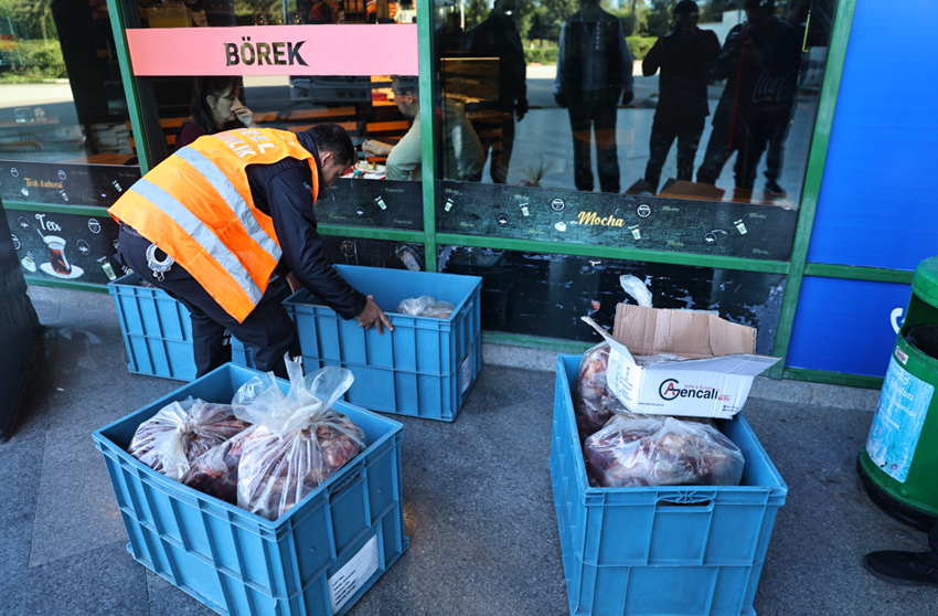 Antalya'da yolcu otobüsüyle sağlıksız et sevkiyatı! - Resim : 1