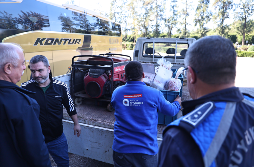 Antalya'da yolcu otobüsüyle sağlıksız et sevkiyatı! - Resim : 2