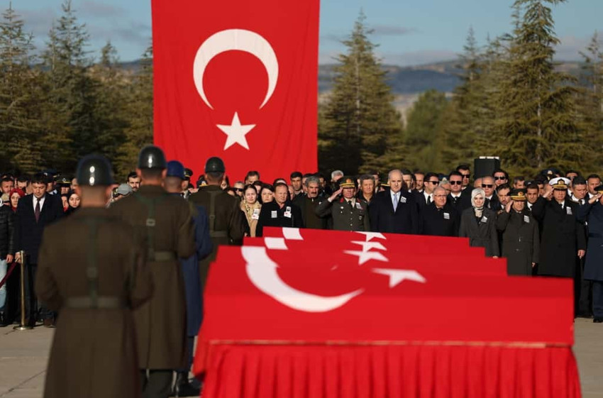 Türkiye kahraman şehitlerini uğurluyor - Resim : 5