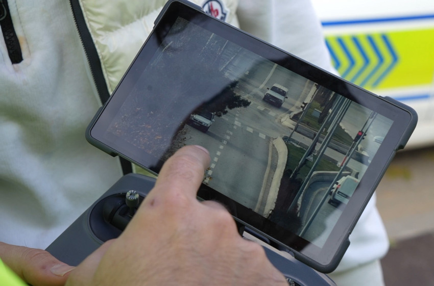 Yolcu kapısından inen ehliyetsiz sürücü gafil avlandı! Cezasıyla hatıra fotoğrafı çektirdi - Resim : 1