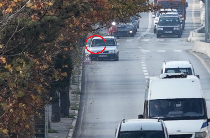 Yolcu kapısından inen ehliyetsiz sürücü gafil avlandı! Cezasıyla hatıra fotoğrafı çektirdi - Resim : 2