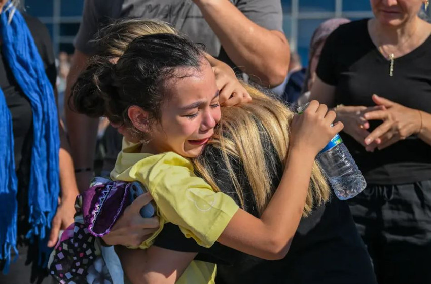 Feribot faciasında hayatını kaydedenler defnedildi! Yürek yakan kahramanlık: Tek can yeleği vardı, kızına verdi - Resim : 3