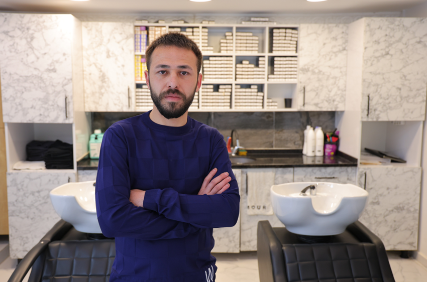 Saçlarına 26 bin liralık bakım yaptırdı: '2 dakikaya geliyorum' dedi ve kaçtı! - Resim : 2