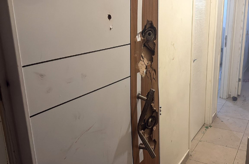 Bir şehir bu olayı konuşuyor! Evini ateşe verdi kapıları kilitlendi! Polis zorla kapıyı kırıp çıkardı - Resim : 3