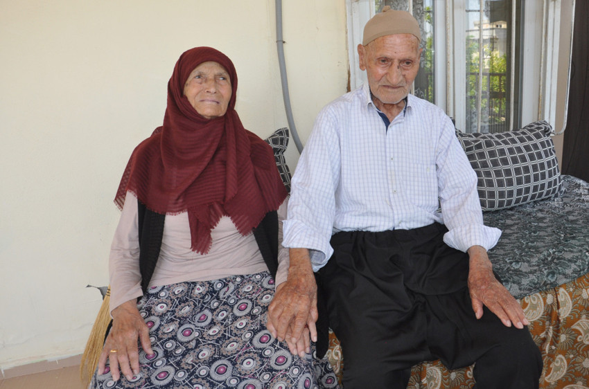 Asırlık çiftten ezber bozan reçete: 100 yılda sadece 1 kez doktara gittiler! Sofralarında eksik etmedikleri 3 yiyecek! - Resim : 1