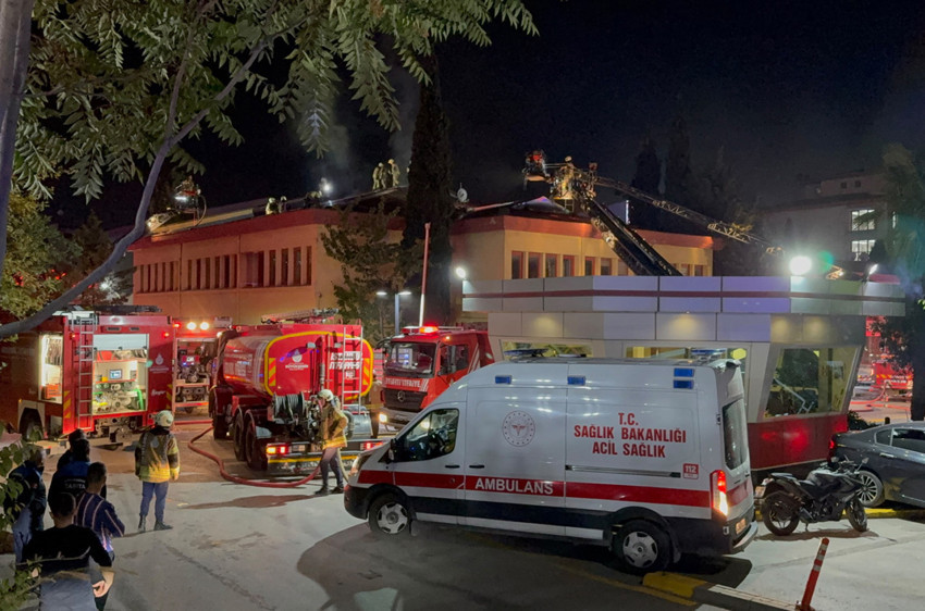 İstanbul'da hastanede yangın! Hastalar tahliye edildi - Resim : 3