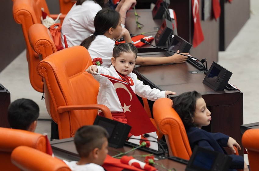 TBMM'de renkli anlar! TBMM Çocuk özel oturumu gerçekleşti! Küçük kızın sözleri oturuma damga vurdu! - Resim : 3