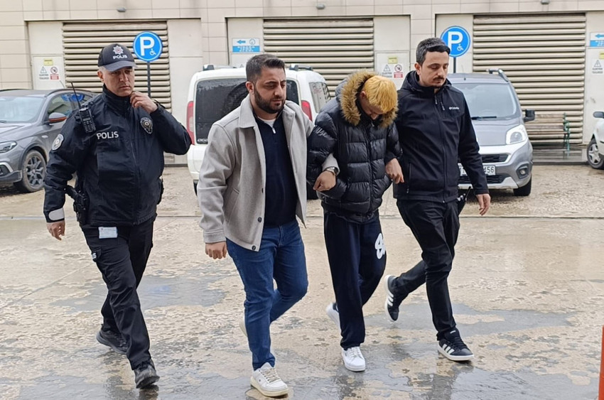 Camide skandal hareket! Camide yarı çıplak video çeken Emircan Y. yakalandı - Resim : 3