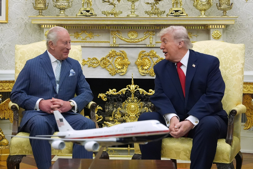 G&uuml;l&uuml;mseyen kral, diplomatik mesajlar: Liderlik koltuğun tartışmalı ey ABD!.. - Resim : 3