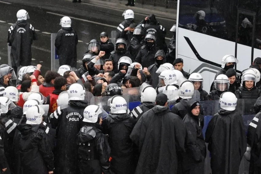 İstanbul Valiliği a&ccedil;ıkladı: İzinsiz 1 Mayıs g&ouml;sterilerinde 575 kişi g&ouml;zaltına alındı - Resim : 1