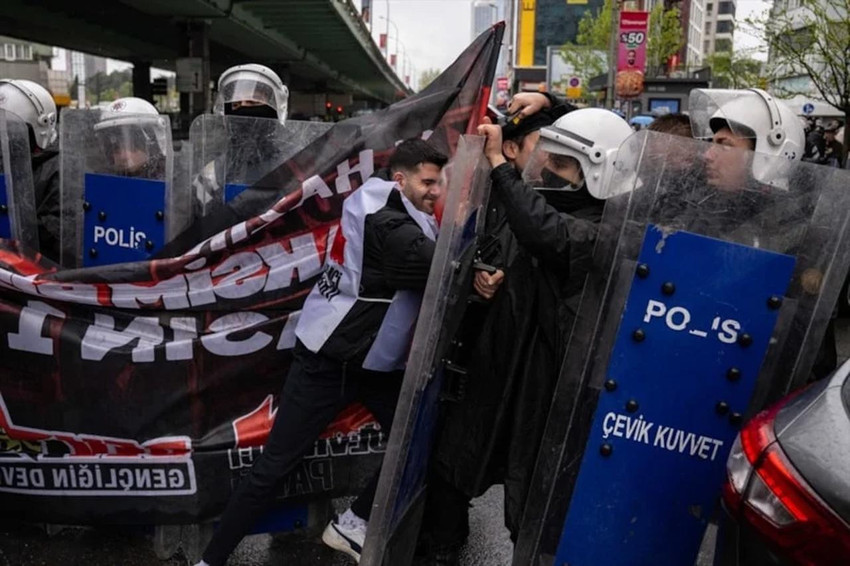 İstanbul Valiliği a&ccedil;ıkladı: İzinsiz 1 Mayıs g&ouml;sterilerinde 575 kişi g&ouml;zaltına alındı - Resim : 2
