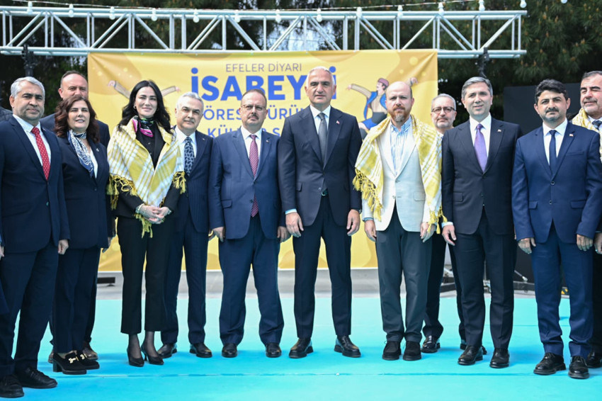 Nazilli'de festival heyecanı! Aydın'ın emeği k&uuml;lt&uuml;r&uuml; ve mimarisi sahneye &ccedil;ıktı! Bakan Ersoy, &uuml;retici ve sanatkarlarla bir araya geldi - Resim : 1