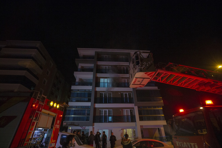 Ankara'da korkutan yangın!.. 6'sı çocuk 12 kişi... Mahsur kaldılar! - Resim : 2
