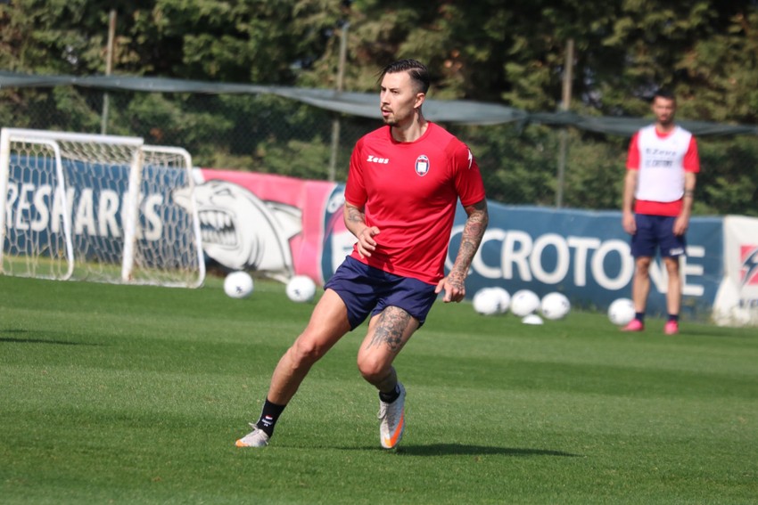 Tecrübeli futbolcu Emre Güral İtalya'ya transfer oldu - Resim : 1