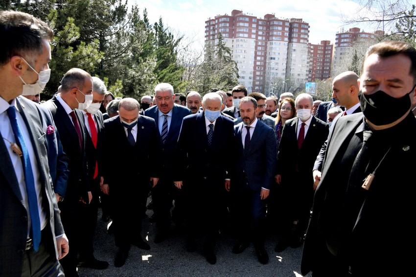 Bahçeli'den Türkeş'in anıt mezarına ziyaret - Resim : 2