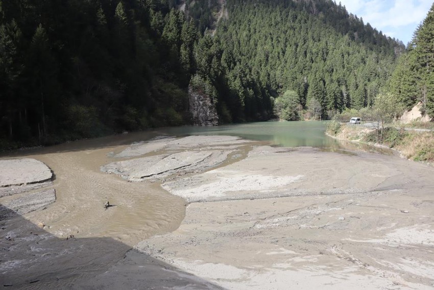 Uzungöl tedbir alınmazsa yakında çamurgöl olabilir: 35 metre olan su seviyesi 4 metreye düştü - Resim : 4